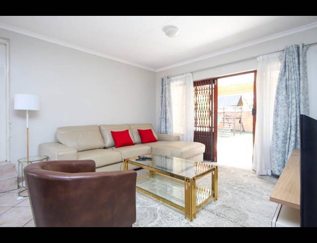 3 BEDROOM TOWNHOUSE FOR SALE IN THATCHFIELD